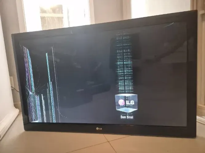 TV LG 42 polegadas - **Retirada de peças**