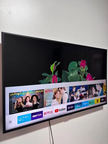 Smart tv Samsung 4k 50 polegadas imagem impecável.