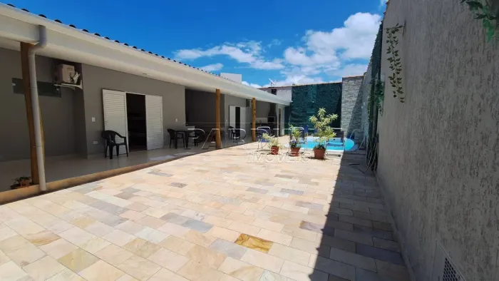 Ótima casa de temporada com 2 suítes, varanda gourmet e piscina, no bairro Rio Escuro em U
