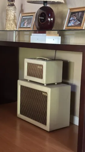 Caixa amplificadora de guitarra