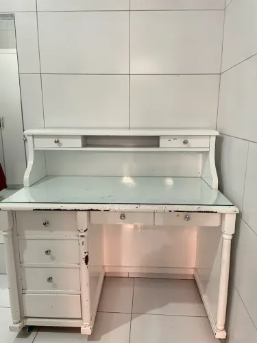 Escrivaninha branca + espelho