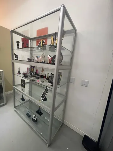 Vitrine - estante de alumínio