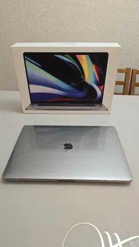 Vendo MacBook Pro, Tela Retina 16" e Memória SSD de 1T.