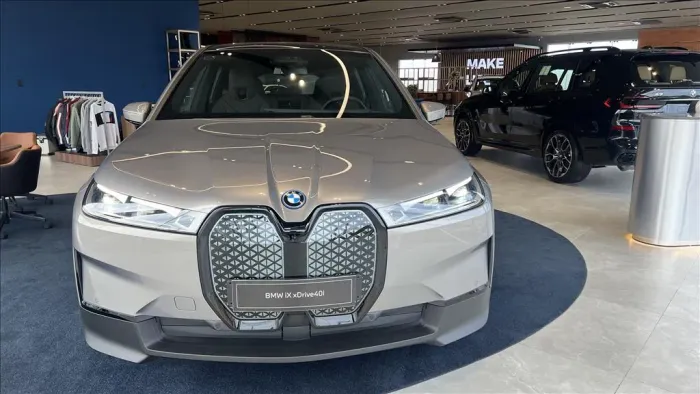 BMW IX XDrive 40 Aut. (elétrico) 2024