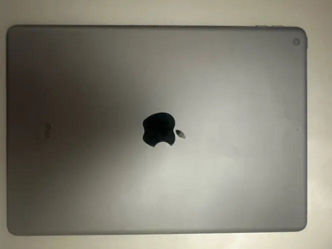 iPad 9ª geração/ 64 GB. 2 anos de uso e bem conservado.