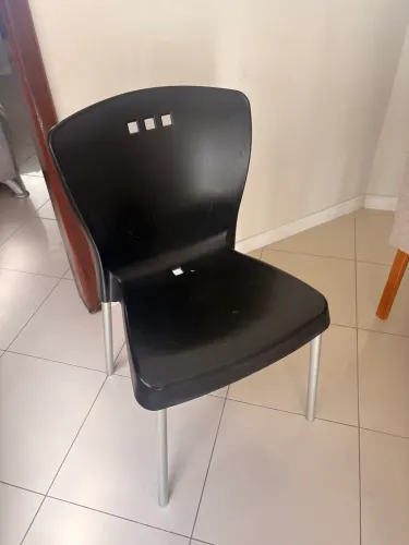 Cadeira plástica