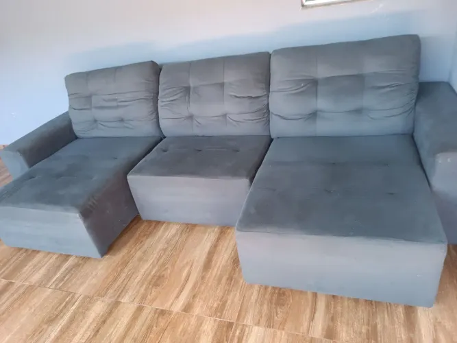 Vendo sofá 3 lugares modular 3,20 mts na cor cinza chumbo, não realizo entrega. 