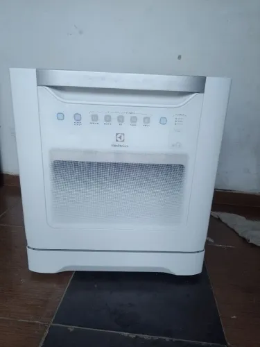 Vende-se máquina de lavar louças Electrolux 8 serviços 