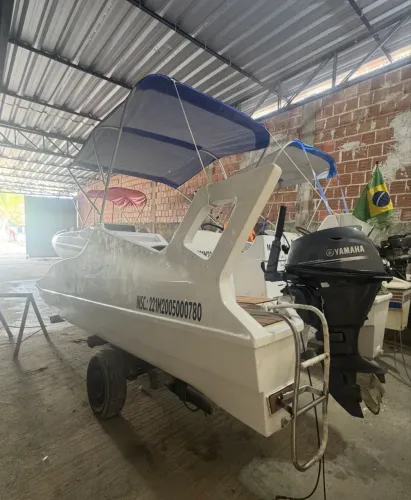 LANCHA S8 COM COMANDO A DISTANCIA MOTOR YAMARA 4 TEMPO