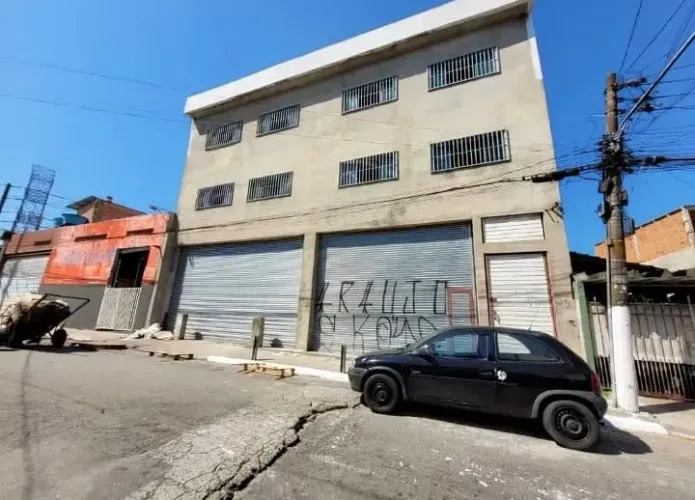 Prédio comercial na Rua Nuno Vaz Pinto, 45 990 m²