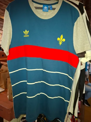 Camisa retrô adidas França. 