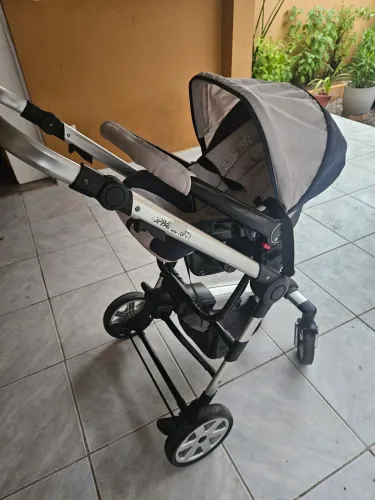 Vendo carrinho de bebê 3 em 1