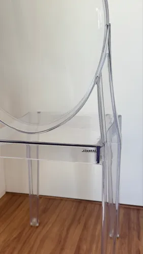 Cadeira de acrílico rivatti