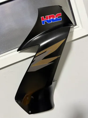 Carenagem lateral esquerda cbr 1000 rrr sp