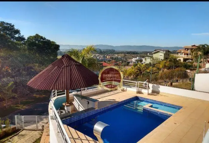 Casa em condomínio, Itupeva, 4 suítes, área de lazer com churrasqueira e piscina, a 68 km 