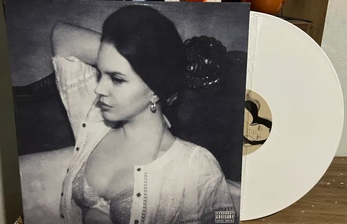 Lana Del Rey - Did You Know That There's a Tunnel Under Ocean Blvd