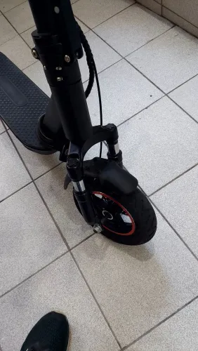 Patinete com um excelente autonomia.