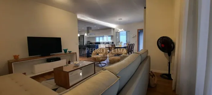 Casa Assobradada Alto Padrão, 4 Quartos e 8 vaga na Penha