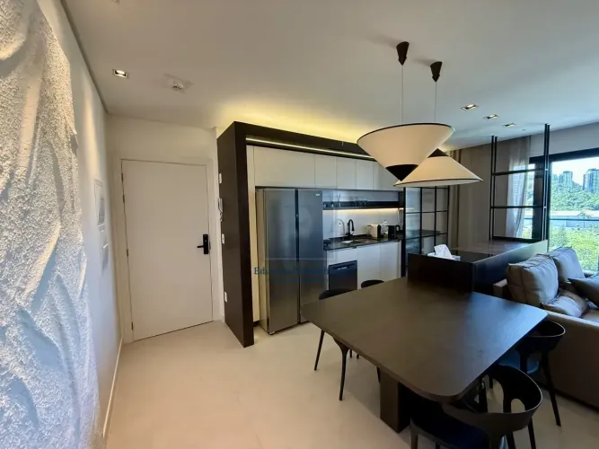 Apartamento de 02 dormitórios para alugar na Praia Brava!