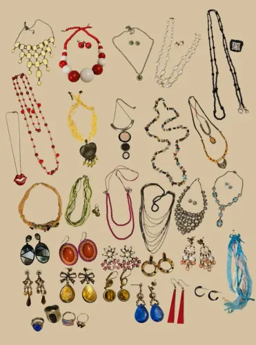 LOTE DE BIJOUTERIAS