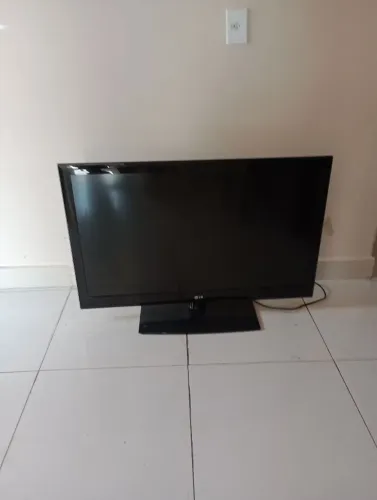 Vendo essa estante. Grande e televisão por 1200 os dois