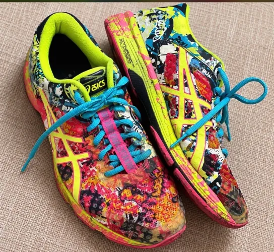 tênis asics colorido, tamanho 38.