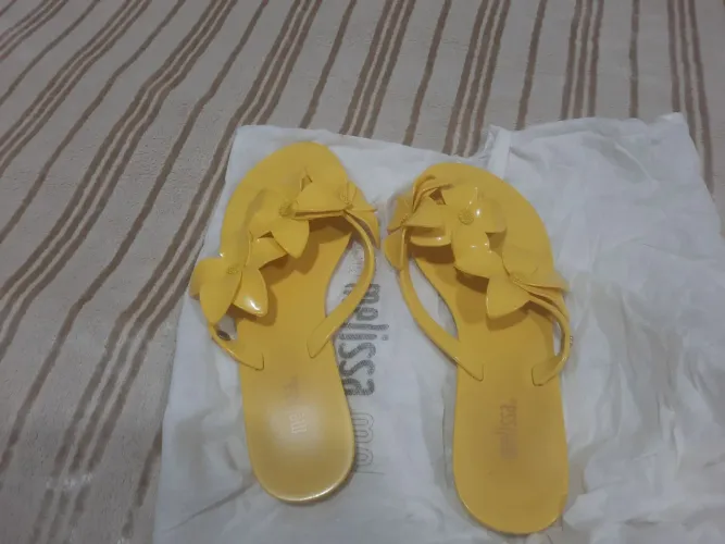 Chinelo Melissa Amarelo