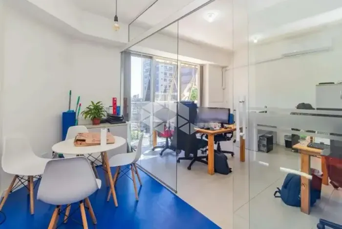 Sala comercial em localização estratégica junto à Av Carlos Gomes