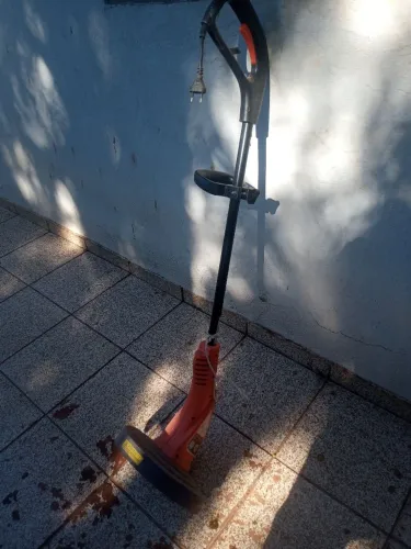 APARADOR DE GRAMA TRAMONTINA 1000W R$ 100,00