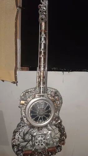Violão em Arte/Sucata.
