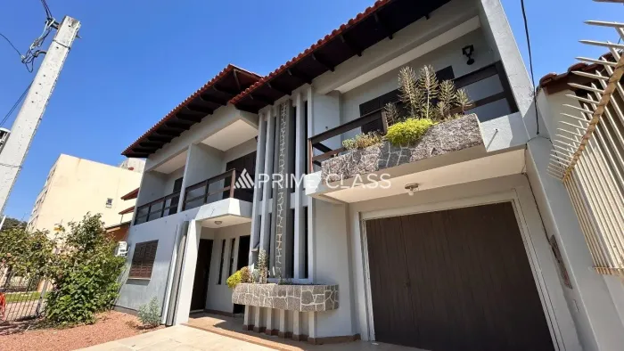 Sobrado 5 quartos com 1 suíte master, cozinha planejada, Bairro Centro.