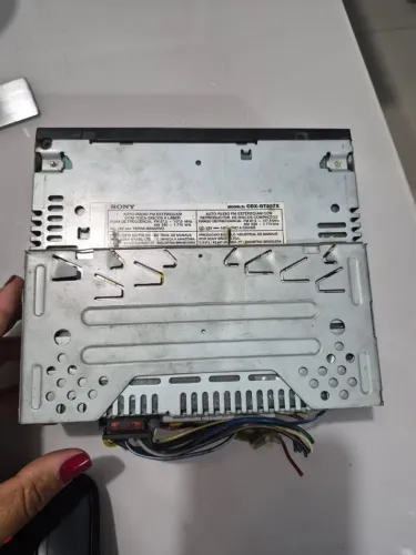 AUTO RADIO AM/FM MODELO CDX-GT207X