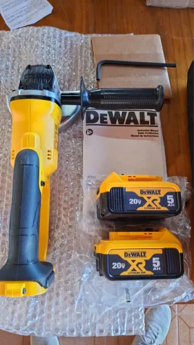 ESMERILHADEIRA à bateria Dewalt 20v com duas baterias