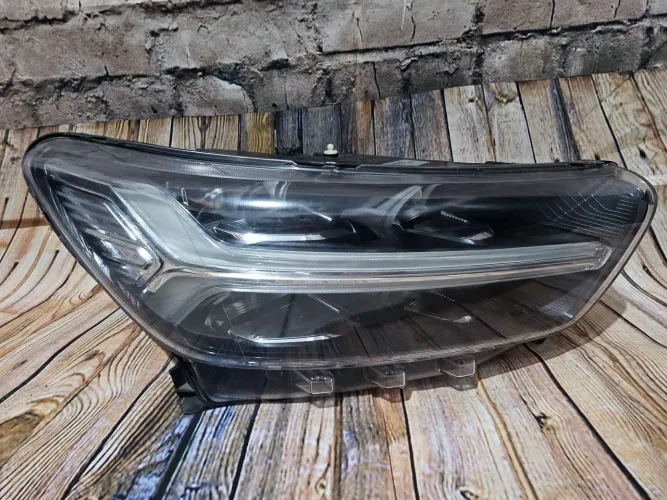 Farol Direito Volvo Xc40 2022