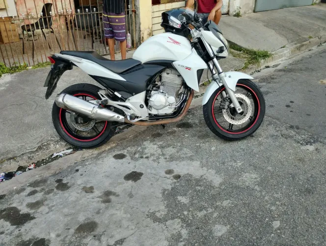 Cb 300r top
