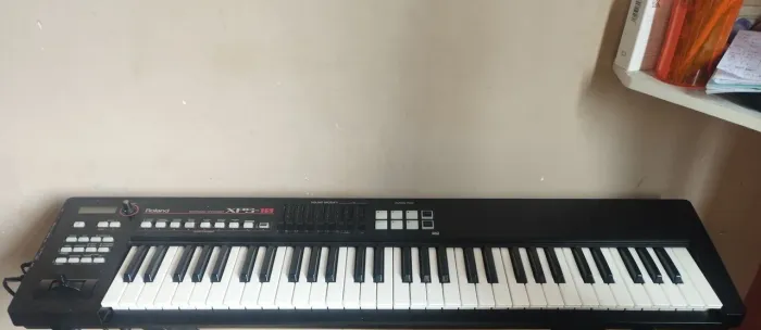Teclado XPS 10 em excelente estado de conservação