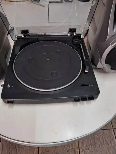 Toca-discos AIWA PX-E850LHE com amplificador interno e caixas acústicas com Bluetooth 