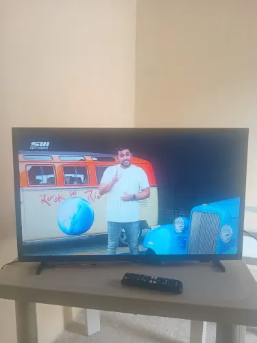 Vendo TV smart 32 polegadas com nota fiscal apenas três meses de uso funcionando perfeito