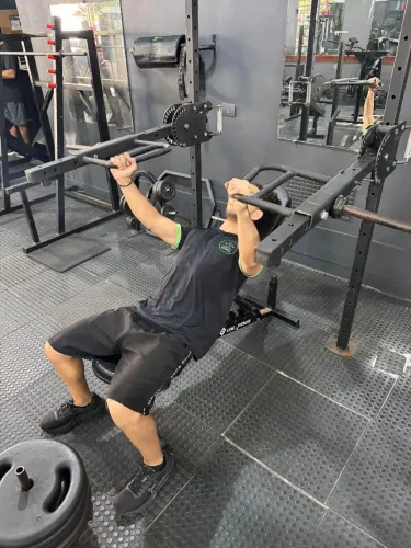 APARELHO DE MUSCULAÇÃO MULTIFUNCIONAL - RACK COM BRAÇOS ARTICULADOS