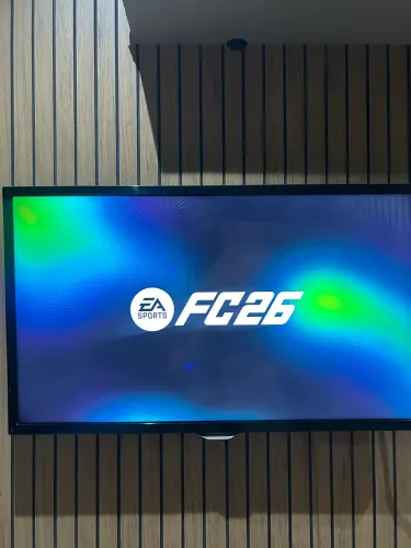 PS4 1TB em ótimo estado + 2 controles + todos os cabos