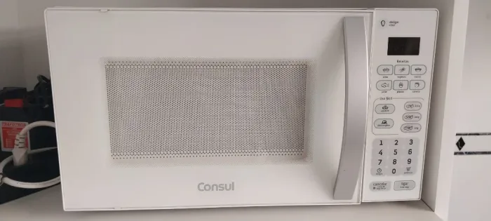 Microondas Cônsul 20lts, 220v acompanha transformador
