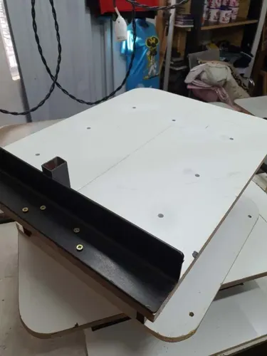 Berço / prancha / mesa para serigrafia silkscreen com morcete fixo - portátil