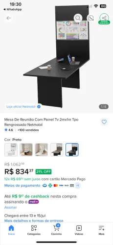 Mesa de reunião com painel de TV