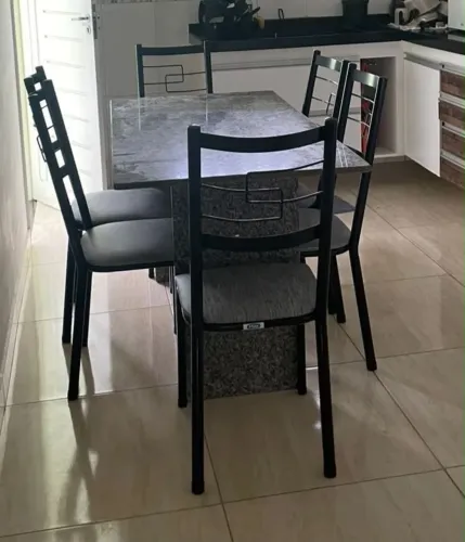 Mesa de Mármore com 6 Cadeiras - Conjunto Completo