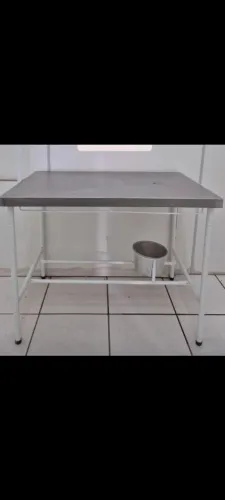 Mesa para consulta veterinária