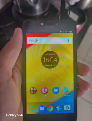 Vendo Moto C Plus leia descrição.