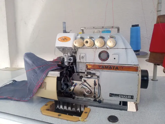 Vendo máquina de costura yamata interlock