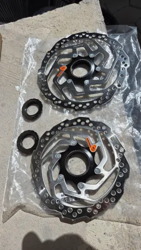 Conjunto discos de freio Shimano RT 10 (160 e 180 mm)