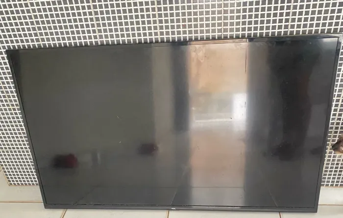 Vendo 2 TVs para retirada de peças ou conserto