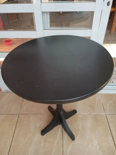 MESA DE MADEIRA MACIÇA.